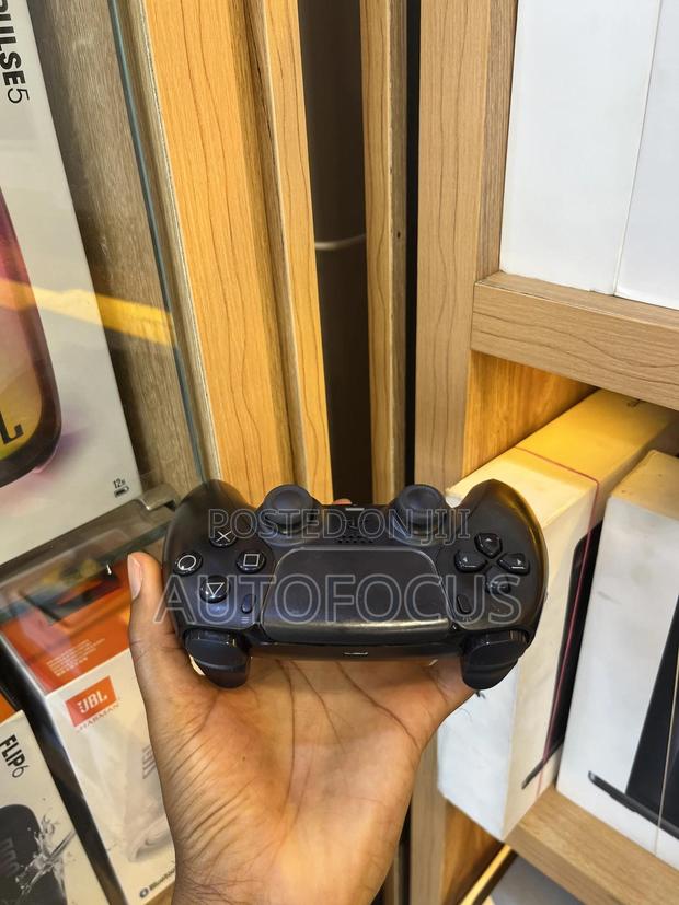 Pre Owned Playstation 5 Controller · Photo 4