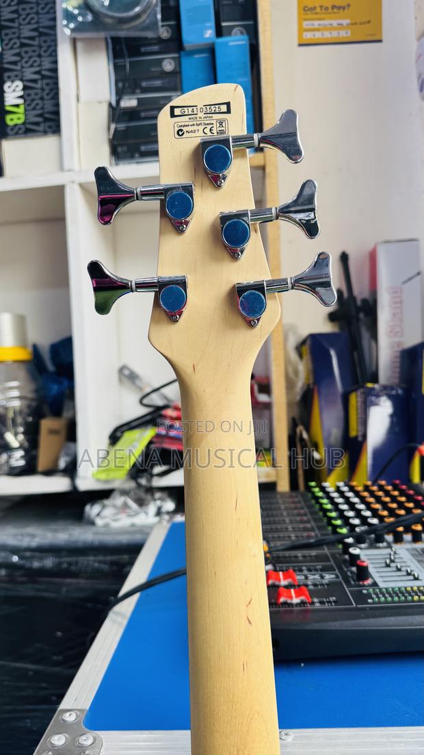 Ibanez Passive Bass Guitar · Photo 5