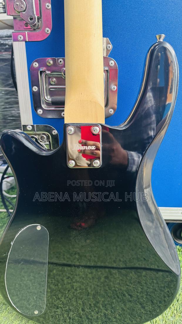 Ibanez Passive Bass Guitar · Photo 4