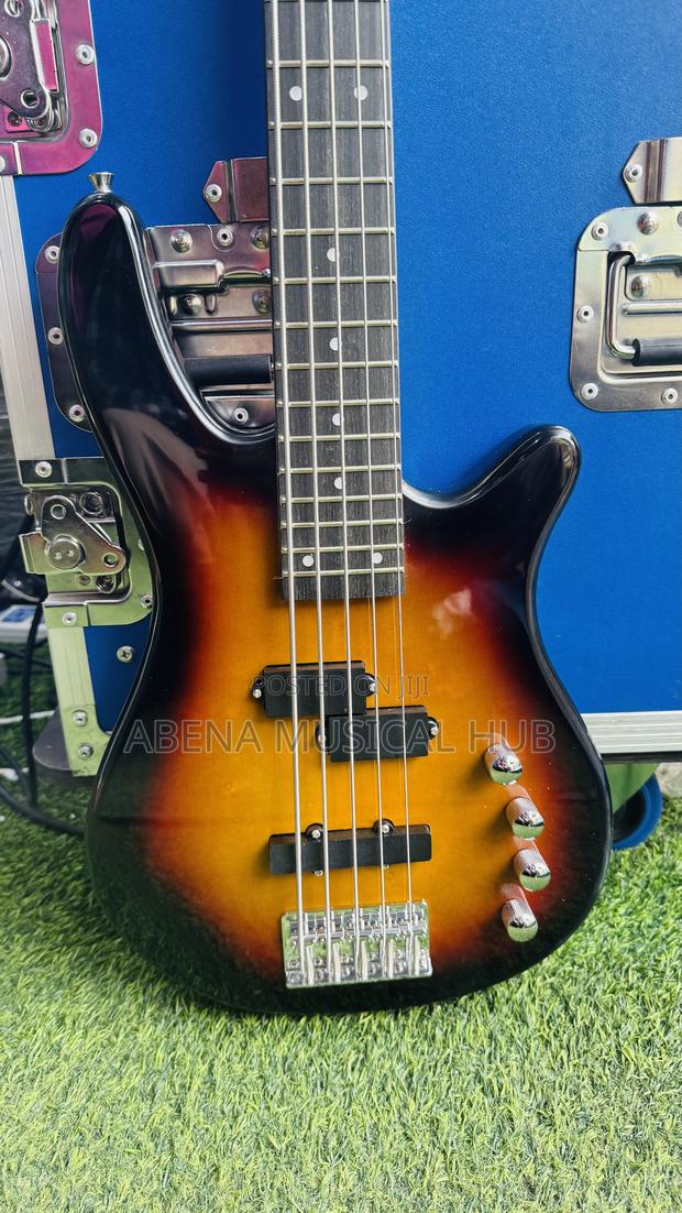 Ibanez Passive Bass Guitar · Photo 1