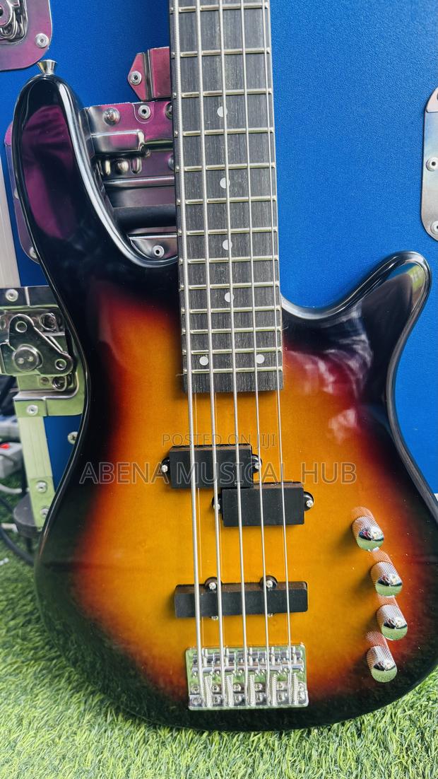 Ibanez Passive Bass Guitar · Photo 2