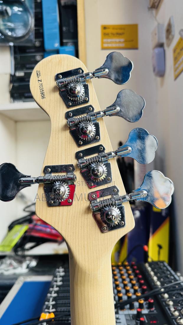 Fender Jazz Bass Passive Guitar · Photo 5