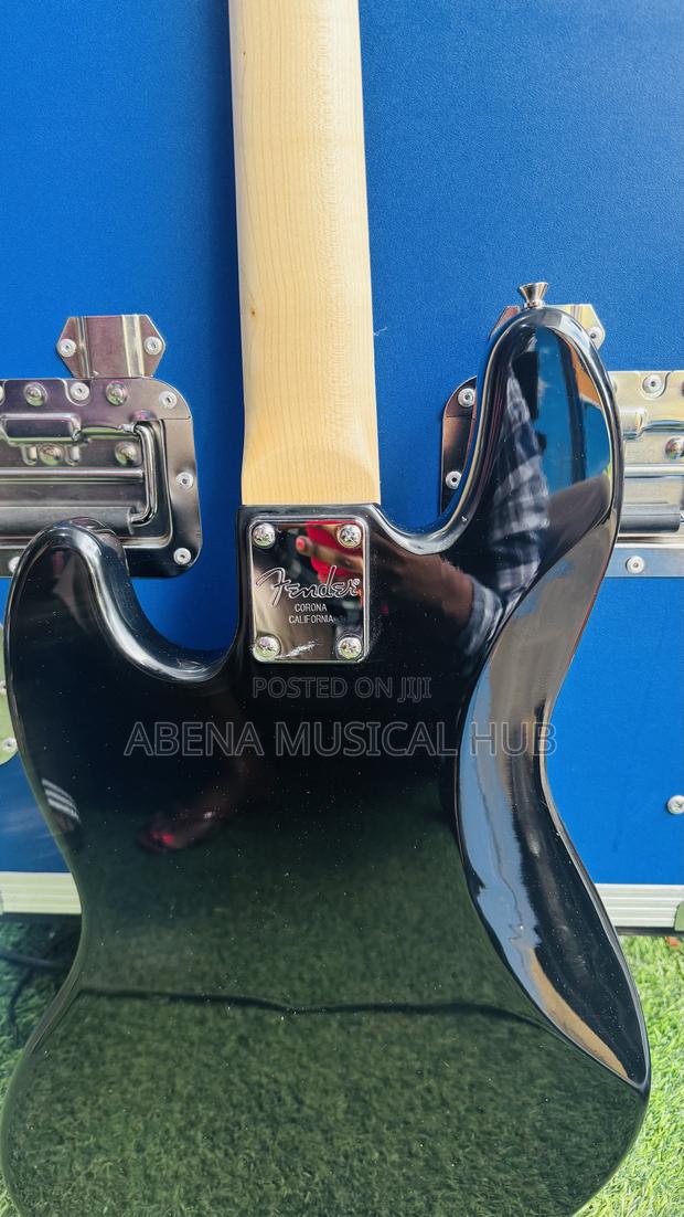 Fender Jazz Bass Passive Guitar · Photo 3