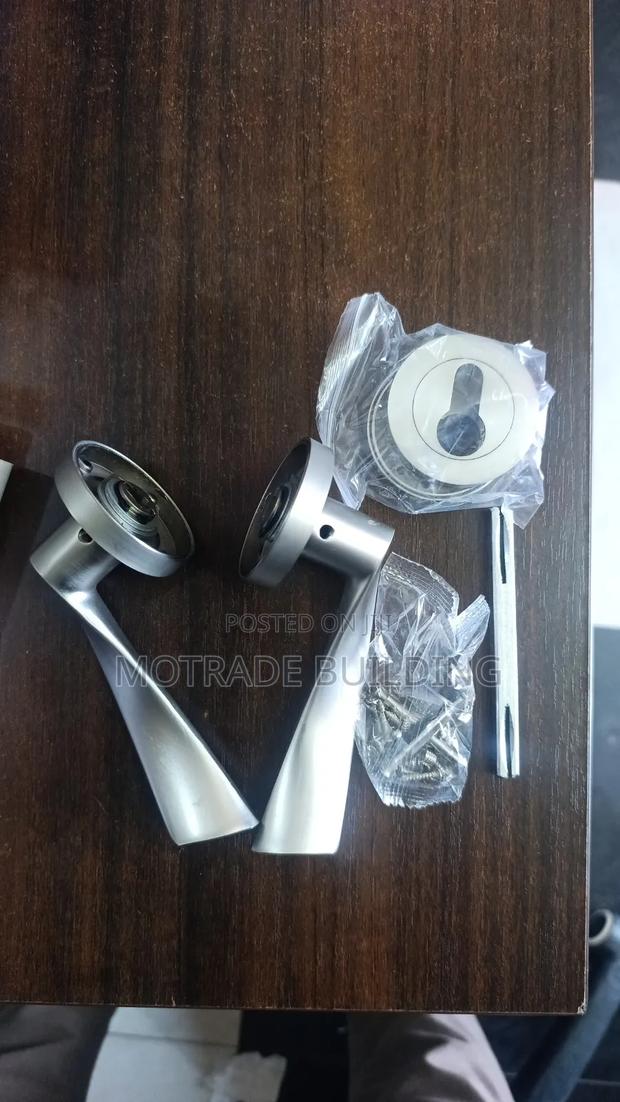 Thick Heavy Door Handle · Photo 1