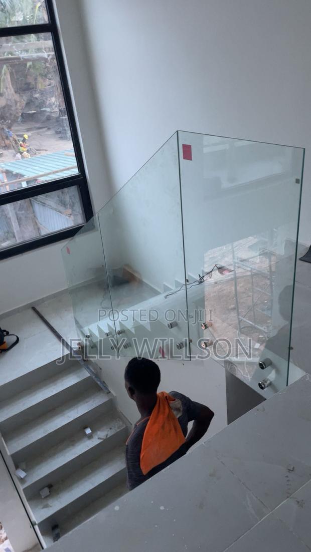 Staircase Glass · Photo 1