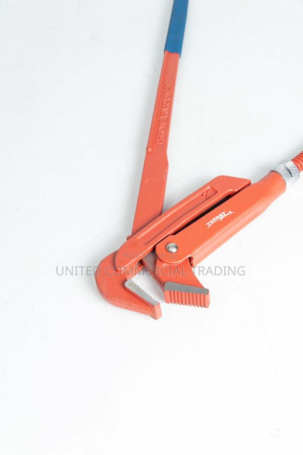 Bent Nose Pipe Wrench · Photo 1