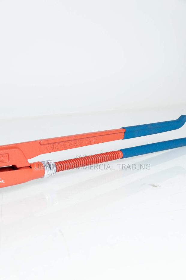 Bent Nose Pipe Wrench · Photo 3