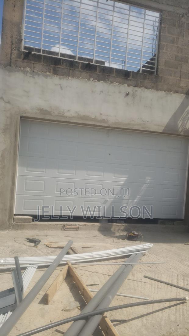 16feet X 8 Garage · Photo 1