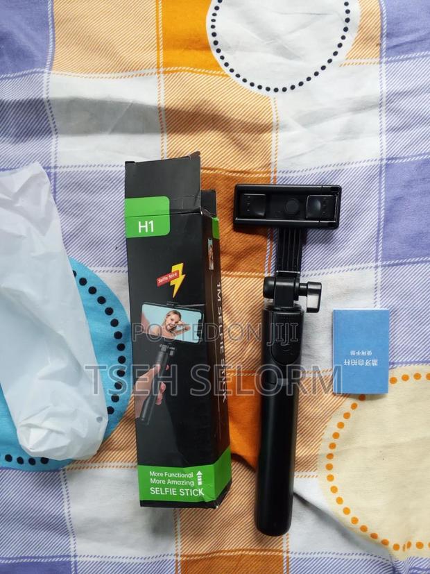 Portable Tripod Stand · Photo 3