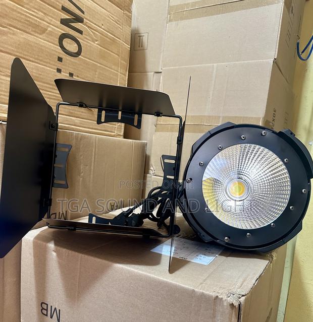 Cob Light With Barn Door · Photo 3
