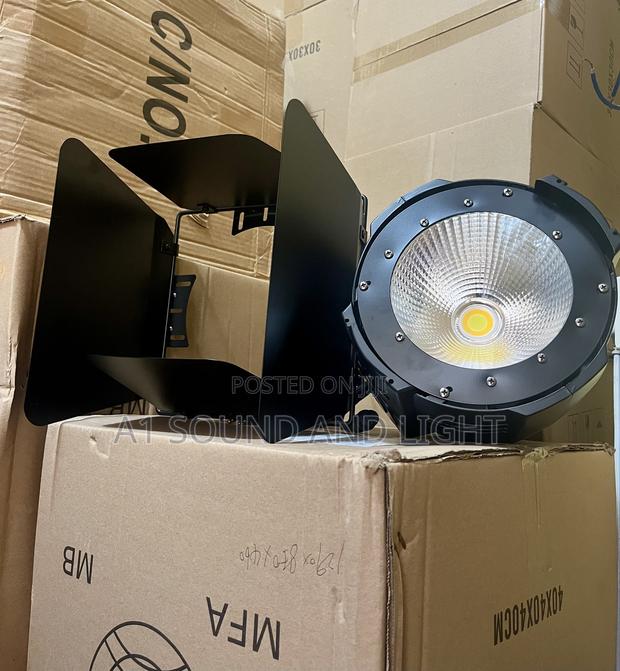 100w Cob Light With Barn Doors · Photo 1