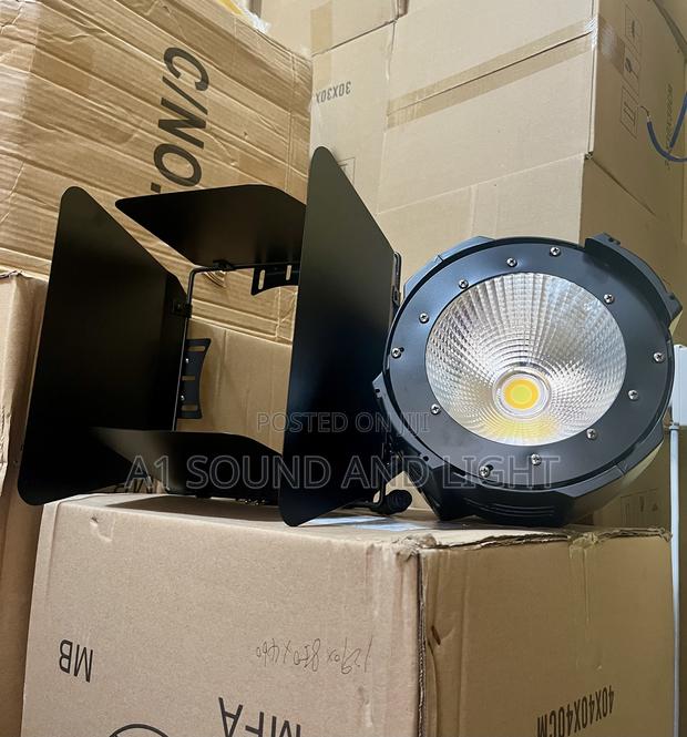 100w Cob Light With Barn Doors · Photo 2