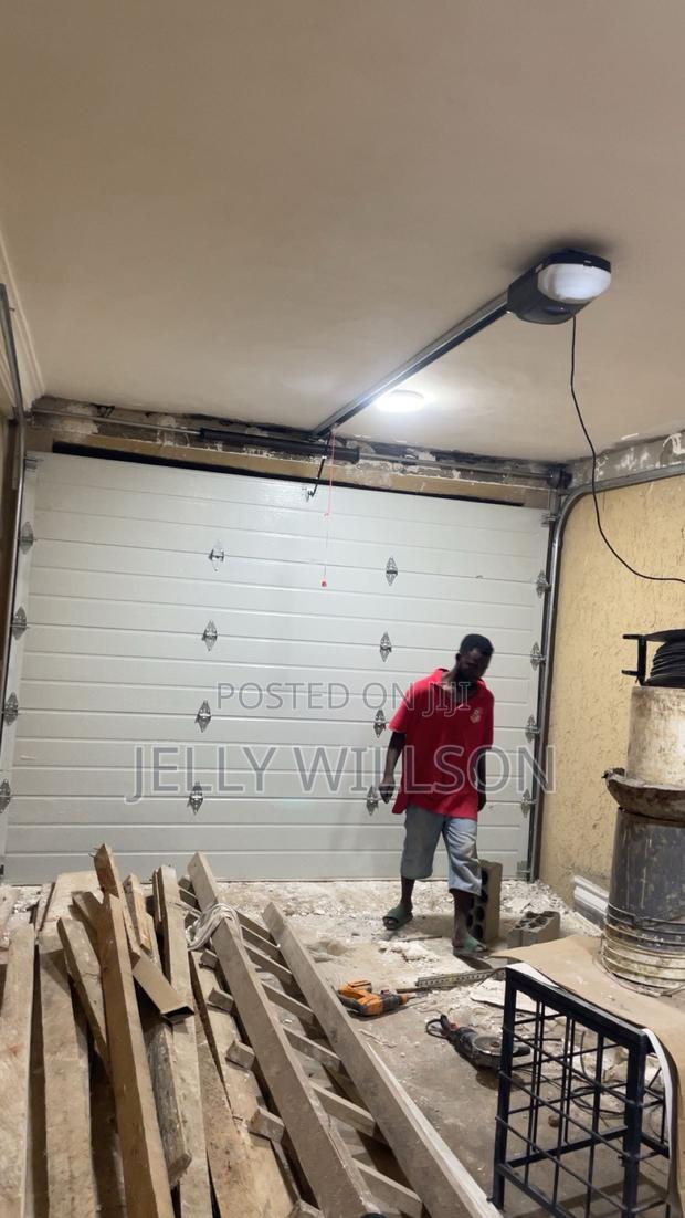 Garage Door 14 X 8 Feet · Photo 2