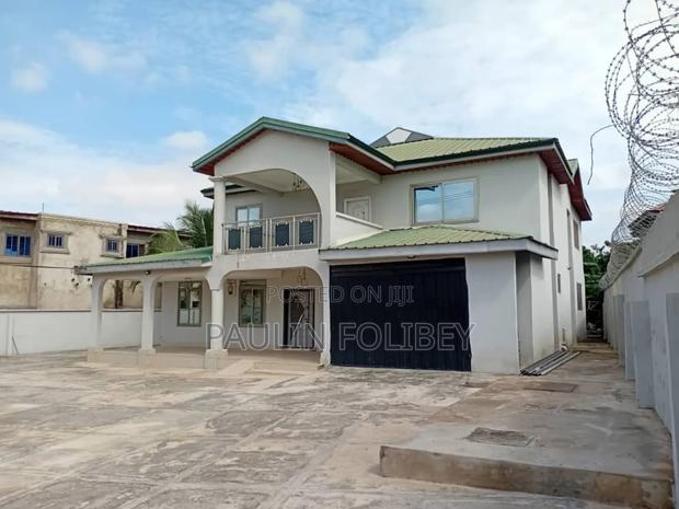 6bdrm Duplex in Dg Property, Pokuase for rent · Photo 1