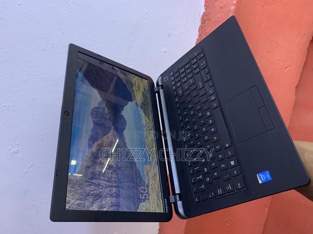 Laptop Toshiba Satellite C50 4GB Intel Core I3 HDD 320GB · Photo 2