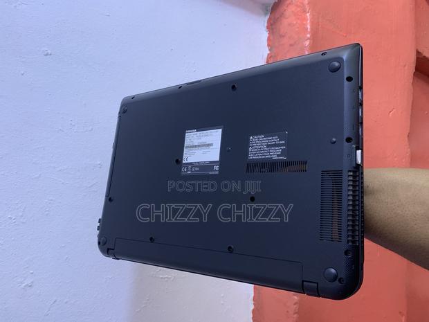 Laptop Toshiba Satellite C50 4GB Intel Core I3 HDD 320GB · Photo 4