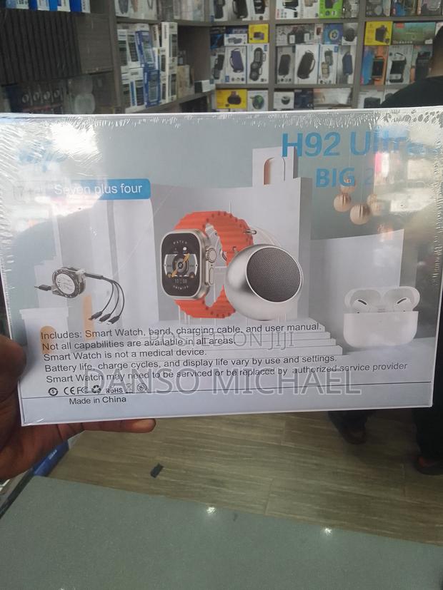 H92 Ultra 3 Big 2.3 Smart Watch, Including Airpod Pro 6, Mini Bluetoot · Photo 1