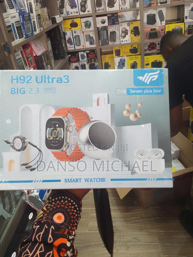 H92 Ultra 3 Big 2.3 Smart Watch, Including Airpod Pro 6, Mini Bluetoot · Photo 3