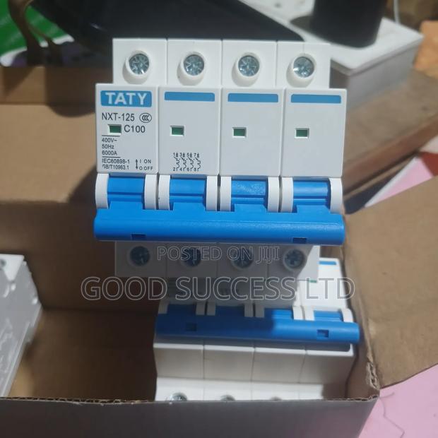 4 Pole Breaker · Photo 3