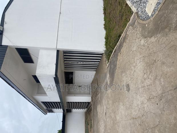 3bdrm House in Modern Properties, First Junction for rent · Photo 1