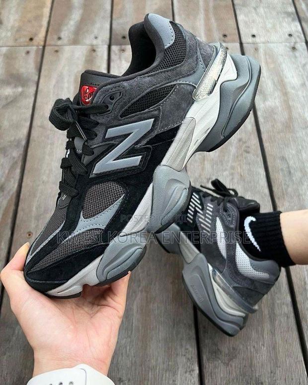 New Balance Sneakers · Photo 2