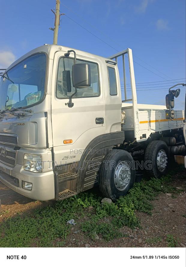 Multi Axle Gold Truck · Photo 4