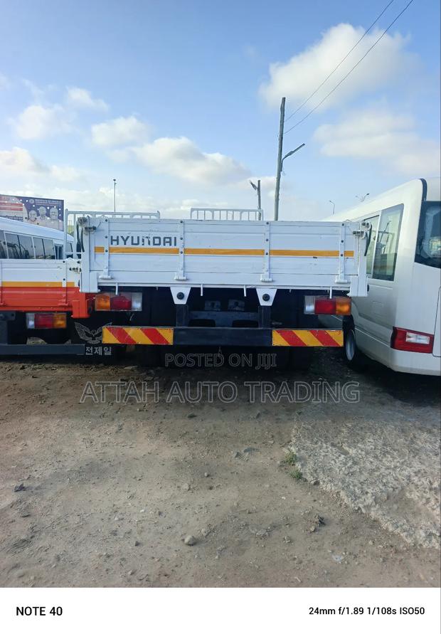 Multi Axle Gold Truck · Photo 6