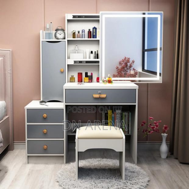 Dresser Makeup Station Vanity Table Set With Led Mirror · Photo 1
