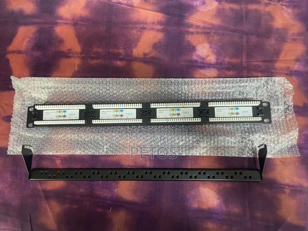24 Port Cat6 Patch Panel · Photo 2
