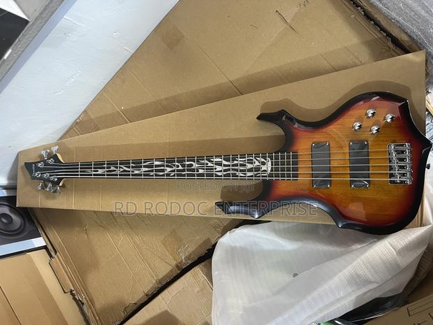 Ibanez Bass Guitar · Photo 5