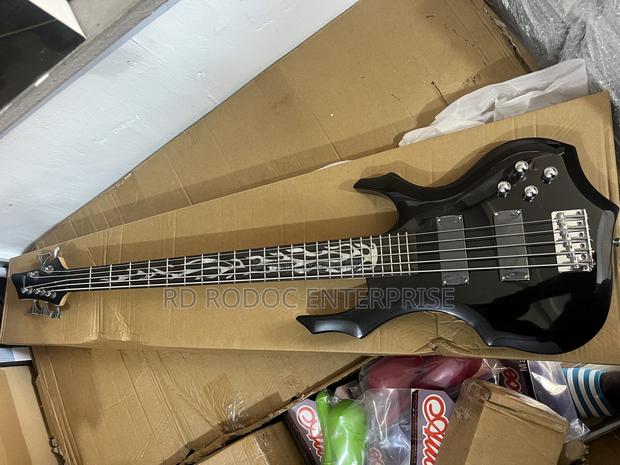 Ibanez Bass Guitar · Photo 1
