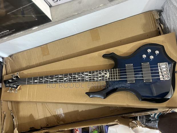 Ibanez Bass Guitar · Photo 3