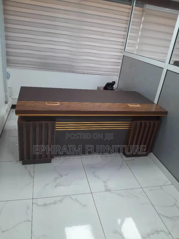 Executive Table for Office · Photo 1
