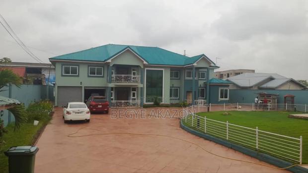8bdrm House in Begye Akazon, Old Barrier for sale · Photo 1