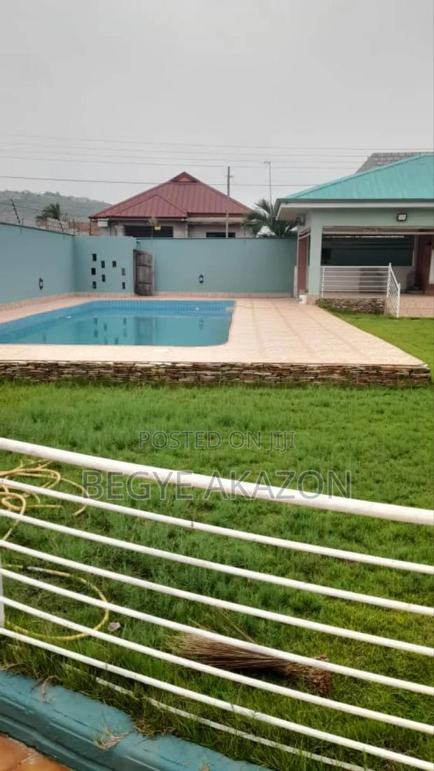 8bdrm House in Begye Akazon, Old Barrier for sale · Photo 5