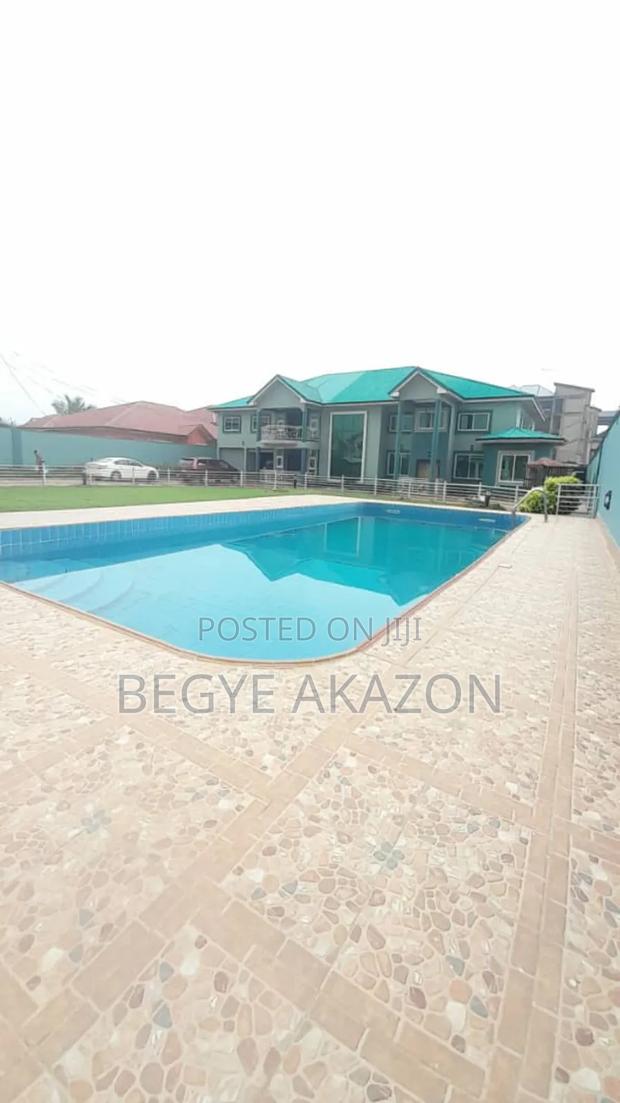 8bdrm House in Begye Akazon, Old Barrier for sale · Photo 7