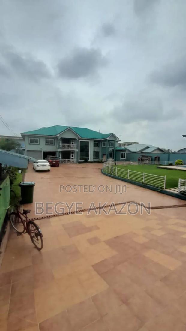 8bdrm House in Begye Akazon, Old Barrier for sale · Photo 8
