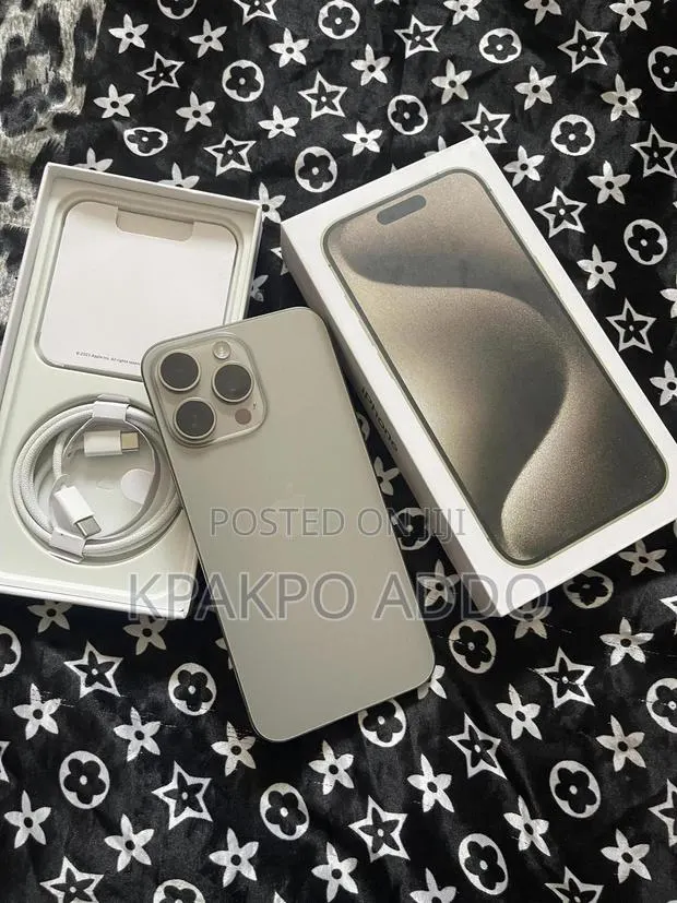 Apple iPhone 15 Pro Max 512 GB Silver · Photo 1