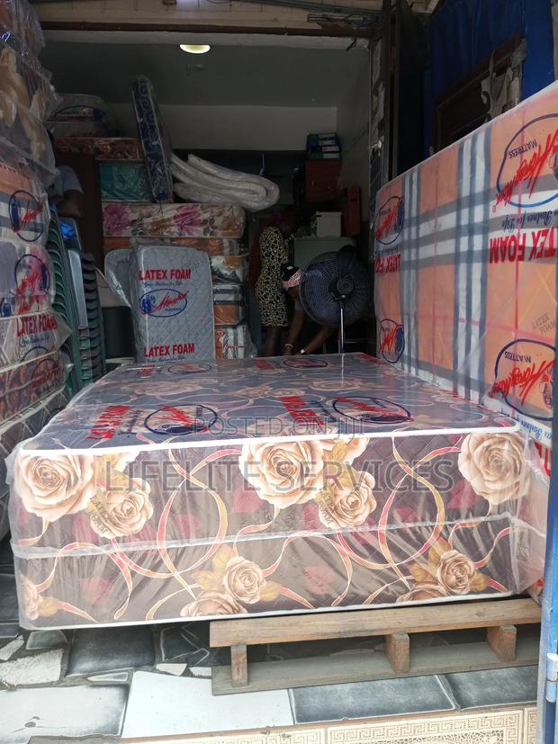 Mattress / 20" Large ( No Bedframe Needed) · Photo 1