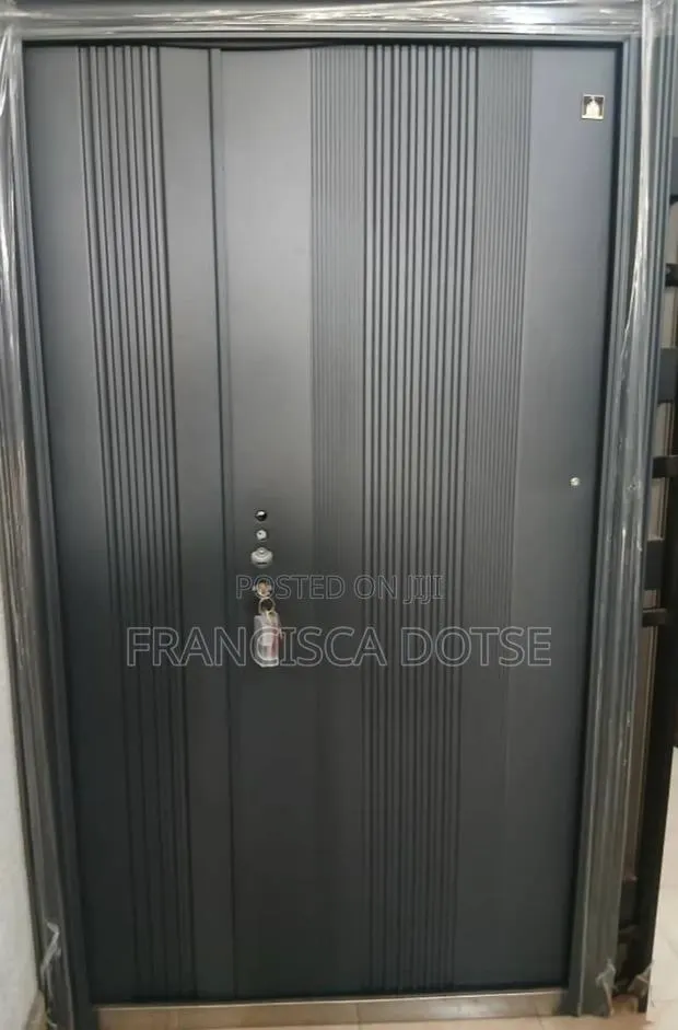 Original Splendor Door With Keys · Photo 1