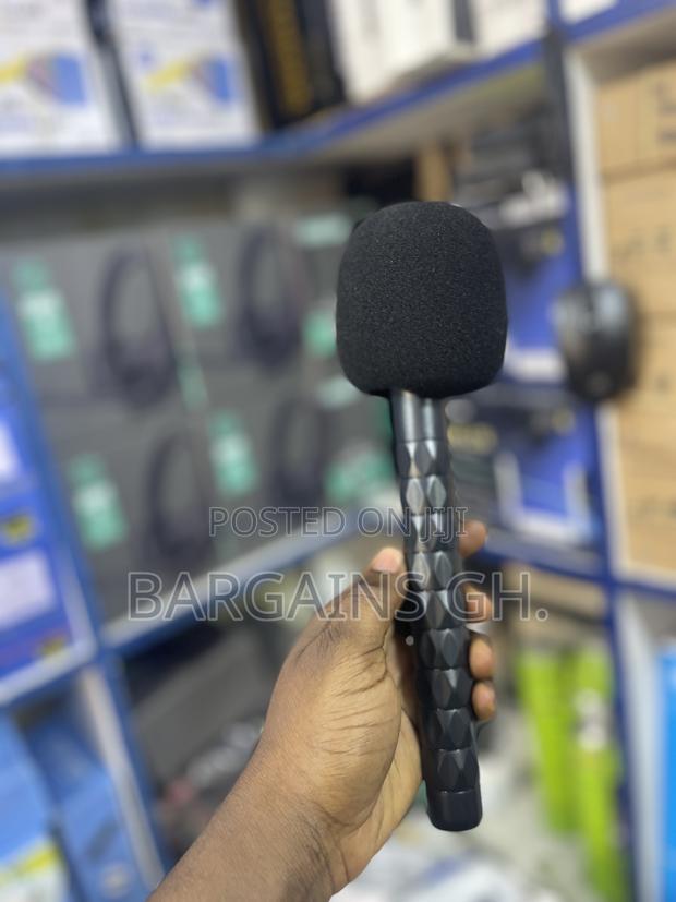 Wireless Microphone With Microphone Stand · Photo 2