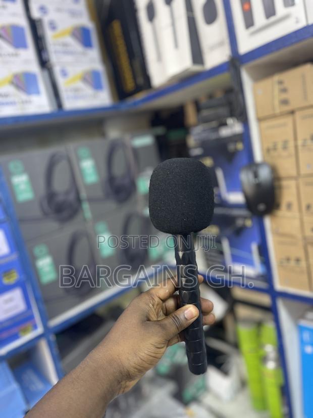 Wireless Microphone With Microphone Stand · Photo 4