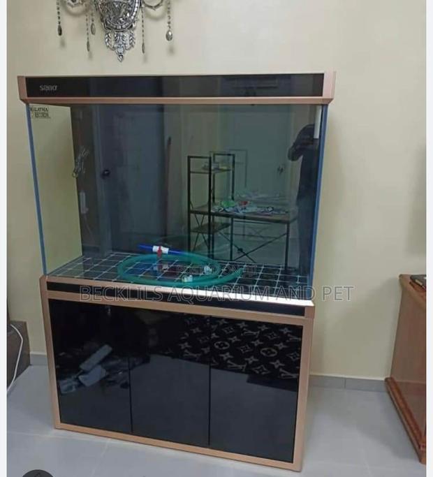 Huge Imported Aquarium · Photo 2
