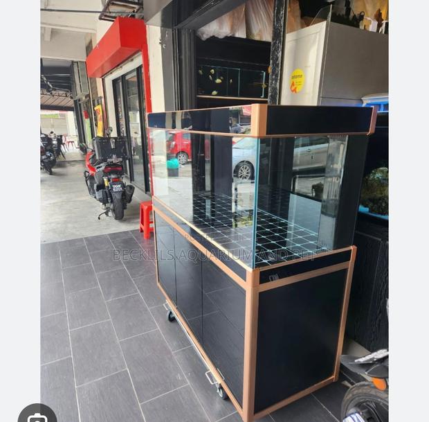 Huge Imported Aquarium · Photo 3