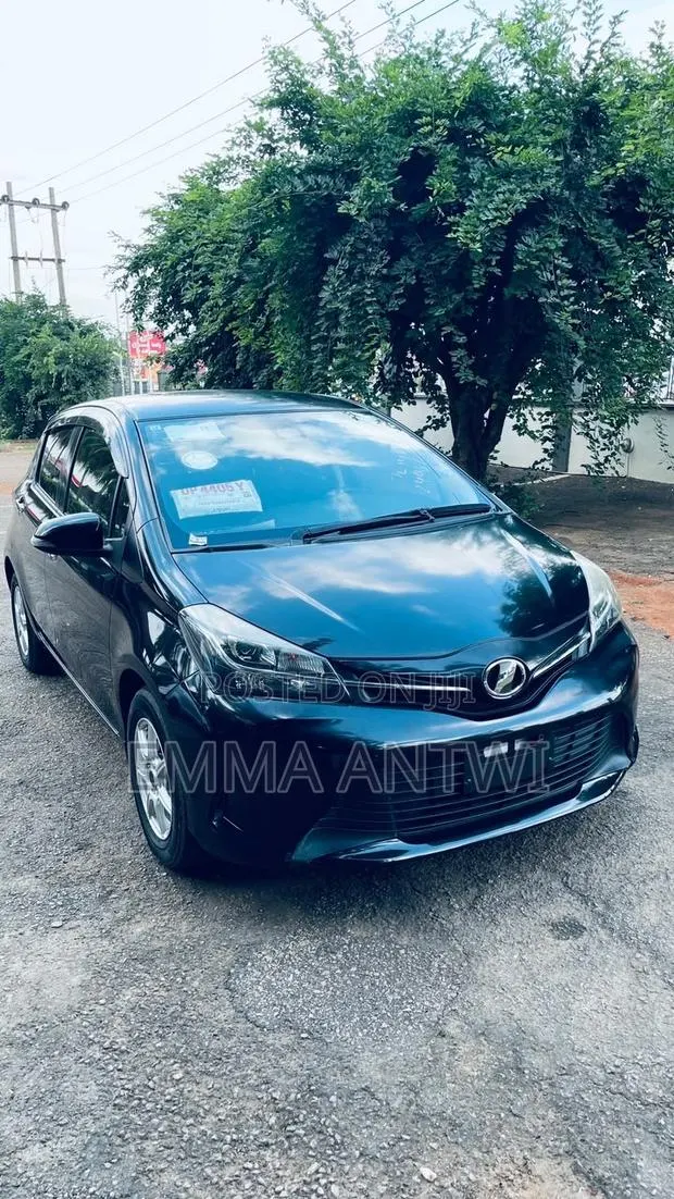 Toyota Vitz 1.3 FWD 5dr 2015 Black · Photo 1