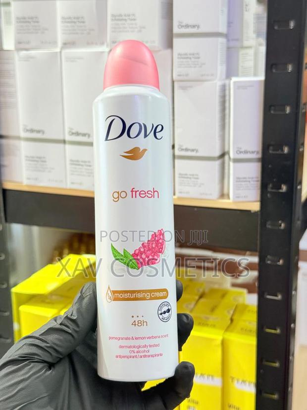 Dove Go Fresh Pomegranate and Lemon Deodorant Spray · Photo 1