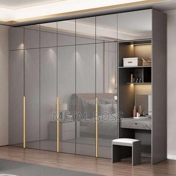 Custom High Wardrobe · Photo 2