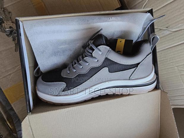 Guyisa Safety Shoes With Steel Toes And Breathable Material Antipunch · Photo 3