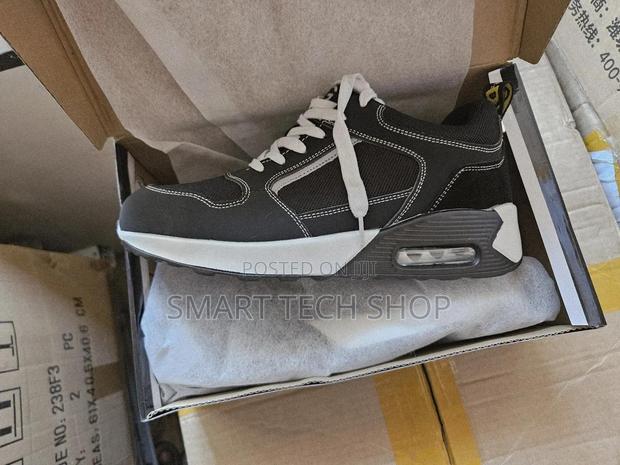 Safety Shoe · Photo 1
