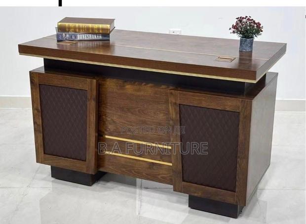 Office Desk—- 1.4m · Photo 1